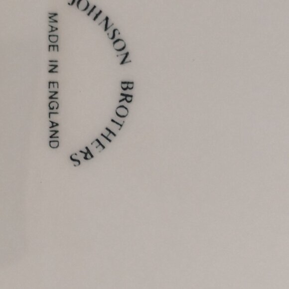 Johnson Bros Regency Pattern White Swirl Oval Platter 13" - Picture 4 of 4